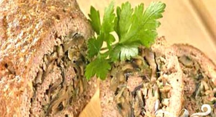 Мясной рулет с грибами