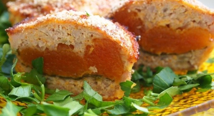 Мясные кексы с курагой