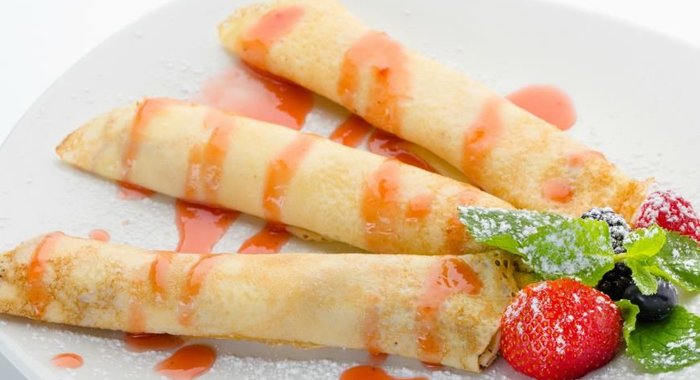 Блинчики со сливочным сыром и ягодами