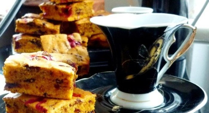 Кекс с клюквой, тыквой и шоколадом