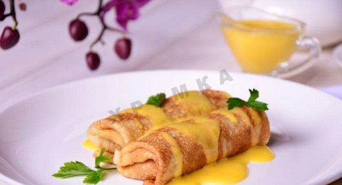 Блины с грибами под голландским соусом