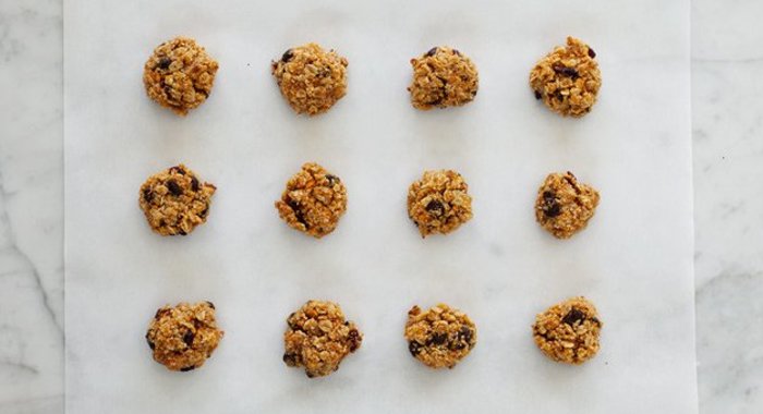 Овсяное печенье с морковью и клюквой