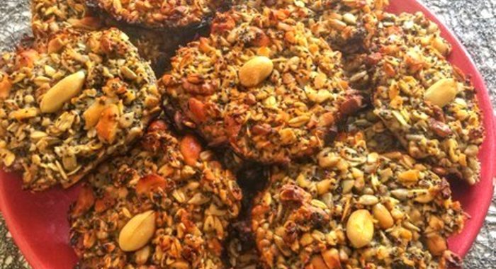 Диетическое печенье с орехами без муки и сахара