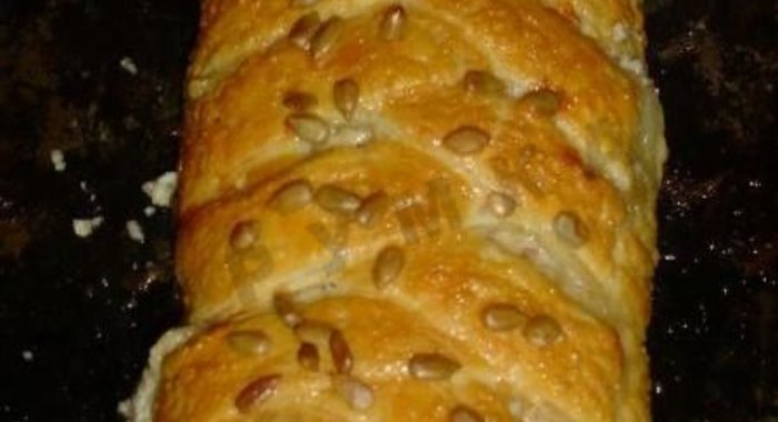 Рулет из слоеного теста