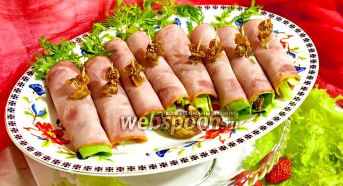 Рулетики из ветчины с инжиром и сыром Дор Блю