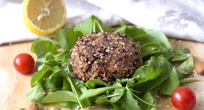 Фасолевые котлеты с орехами и семечками