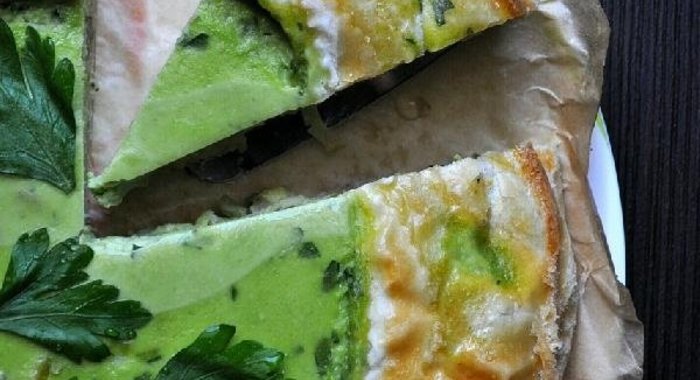 Зеленый пирог с беконом