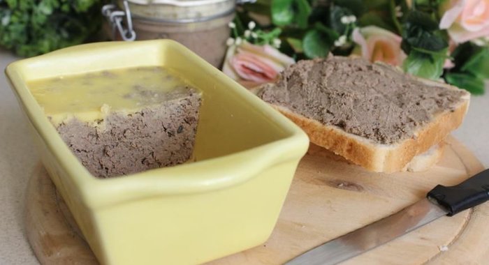 Паштет из свиной печени с черносливом