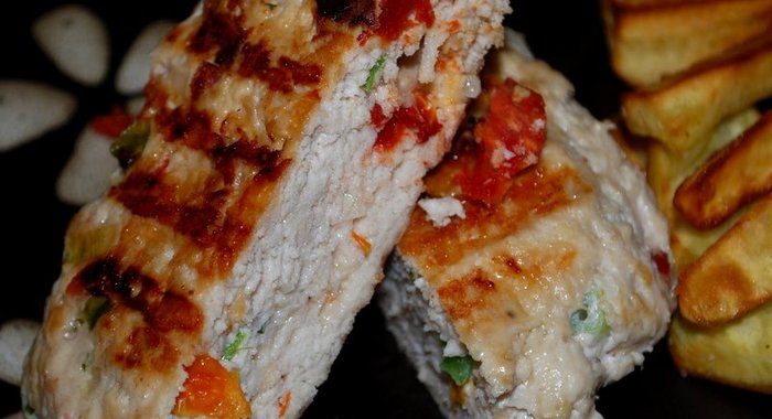 Котлеты из индейки с помидорами и сыром