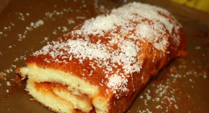 Бисквитный рулет на скорую руку