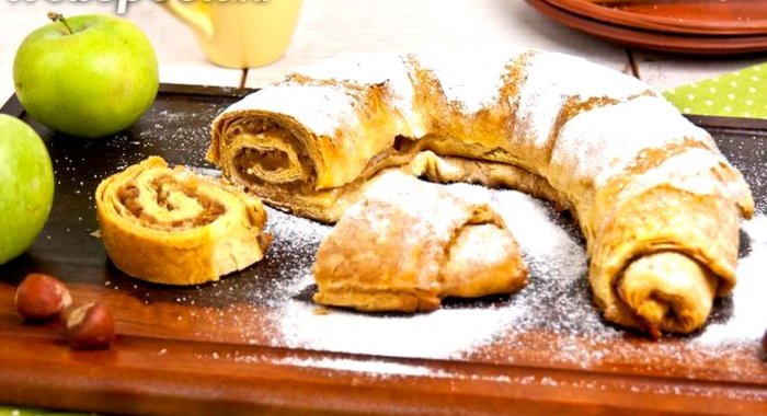 Рулет с яблоками