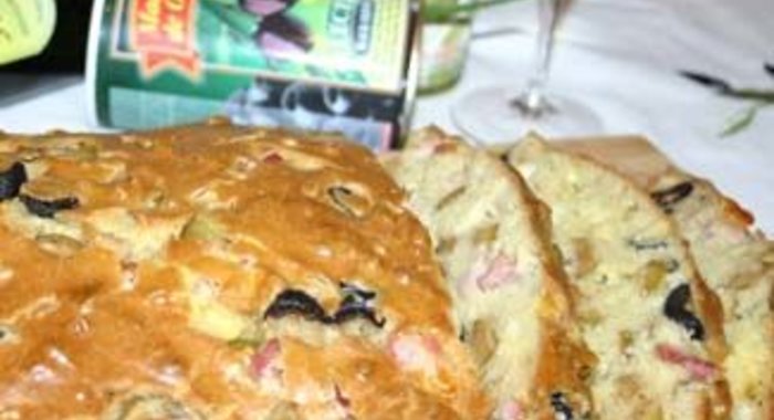 Оливковый хлеб с окороком