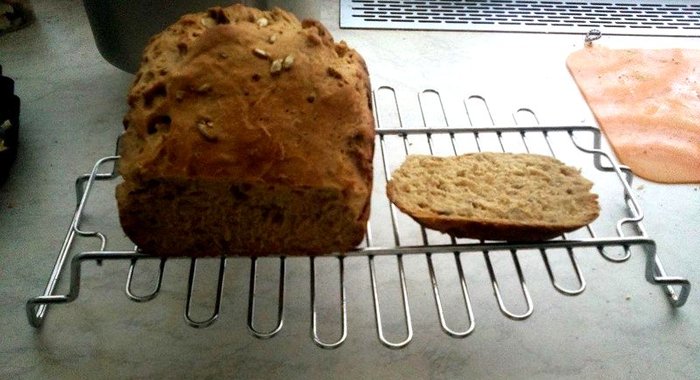 Гречневый хлеб с медом и семечками в хлебопечке