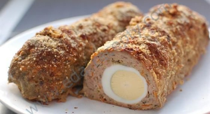 Мясной рулет с яйцом и сыром