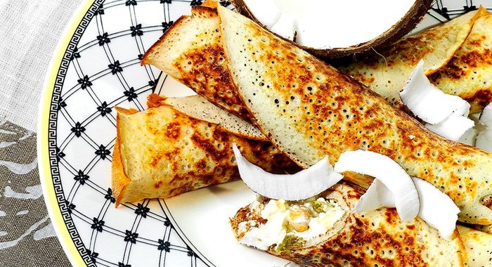 Рисовые блины с кокосовой начинкой