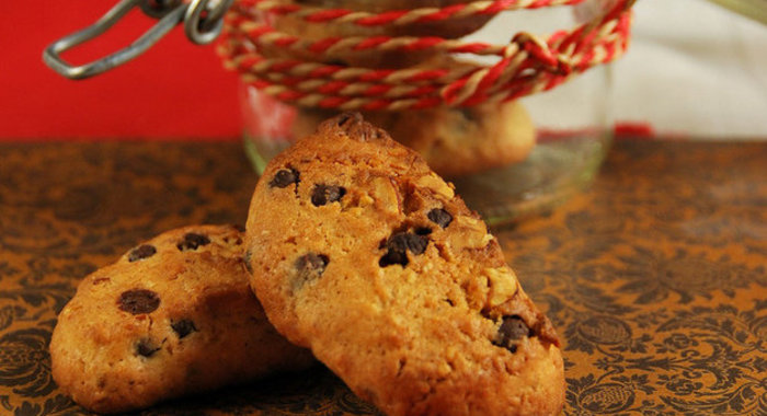 Печенье с шоколадом и фундуком