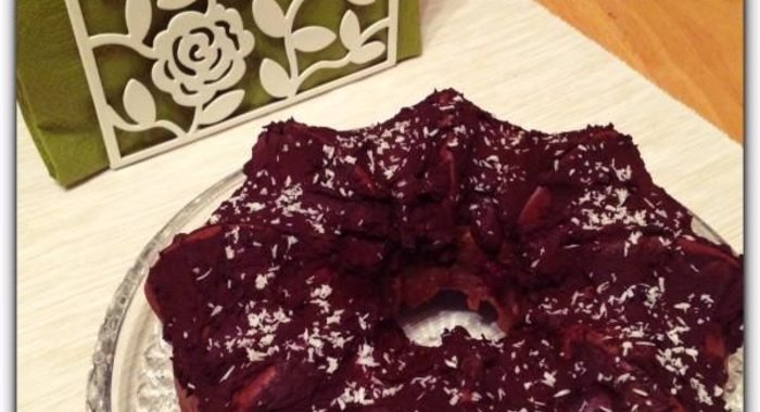 Шоколадный кекс с вишней и орехами