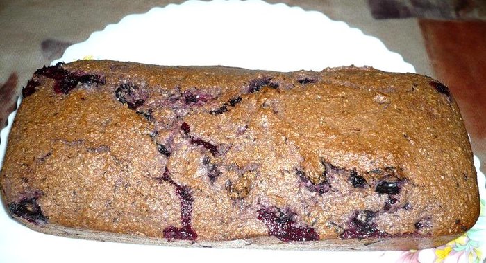 Кекс с отрубями и черной смородиной