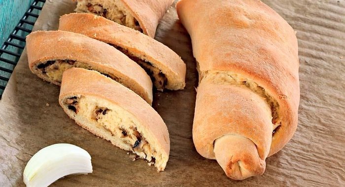 Воздушный рулет с грибами