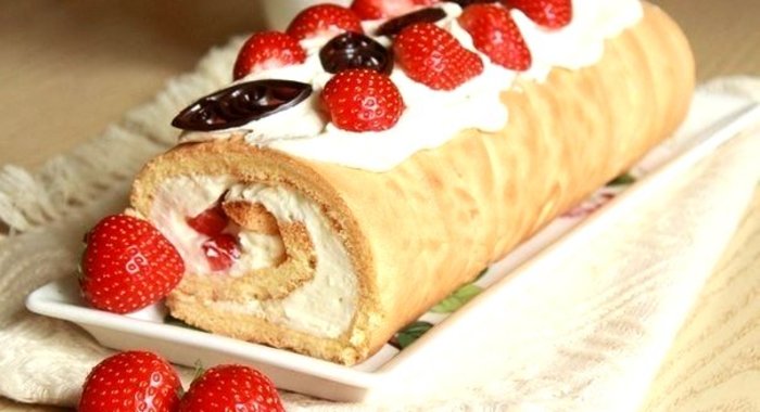 Рулет «Клубника со сливками»