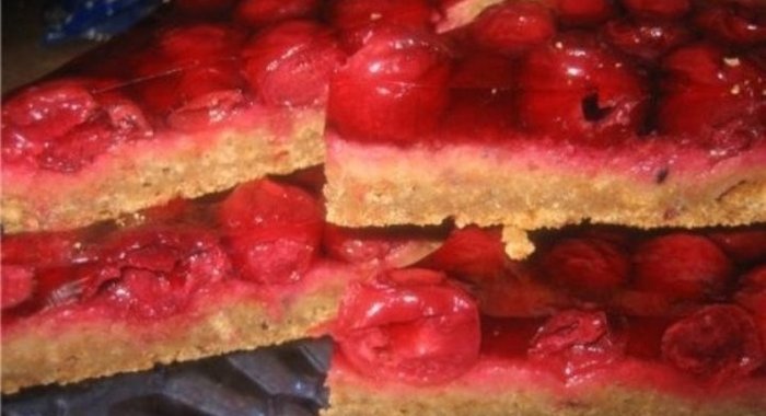 Вишнeвый пирог из овсяного печенья