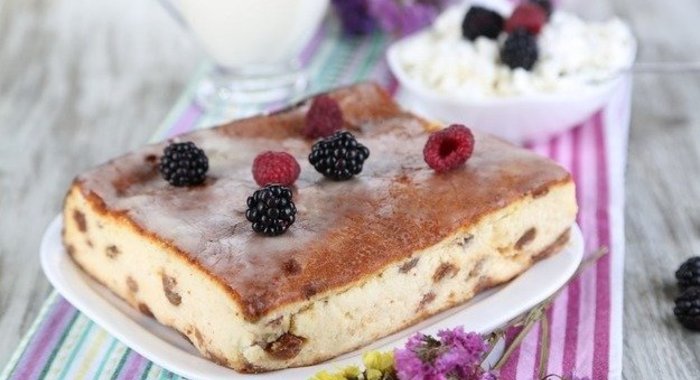 Творожная запеканка с изюмом