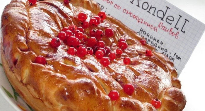 Пирог и пирожки со смородиной и шелковицей