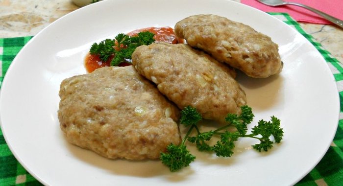 Котлеты из смешанного фарша в микроволновке