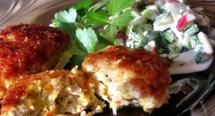 Рубленые куриные котлеты с сыром