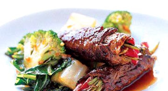 Рулеты с говядиной и луком