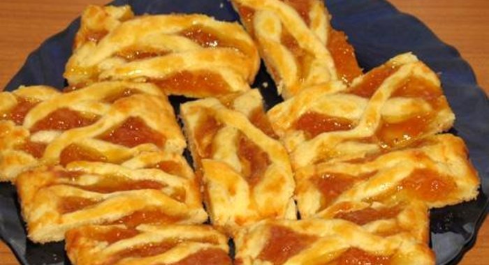 Пирожные Плетенки с фруктовой начинкой