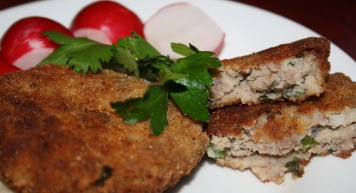 Картофельно-говяжьи котлетки с зеленым луком