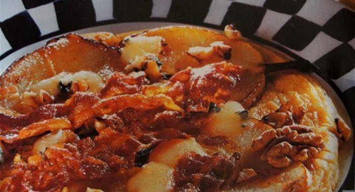 Грушевые блины с хрустящим беконом