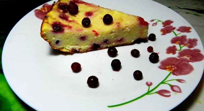 Творожная запеканка с брусникой