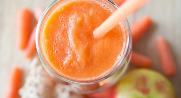 Органический имбирно-морковный коктейль