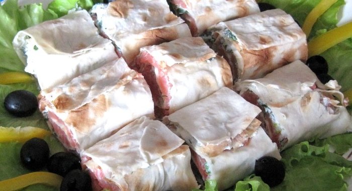 Рулетики с семгой и сыром филадельфия