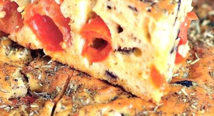 Закусочный кекс с баклажанами и помидорами