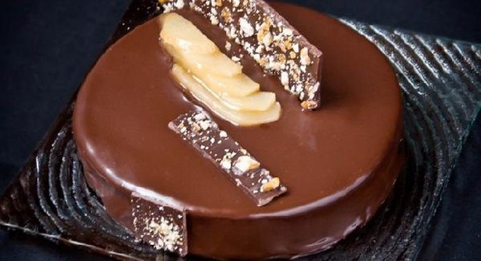 Нежный осенний торт с грушами, орехами и ванильным баварским кремом