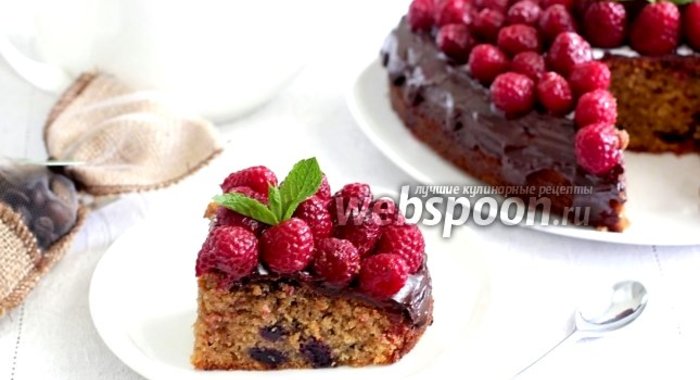 Кофейный пирог с черникой и малиной