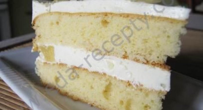 Торт со сметанным кремом и грецкими орехами