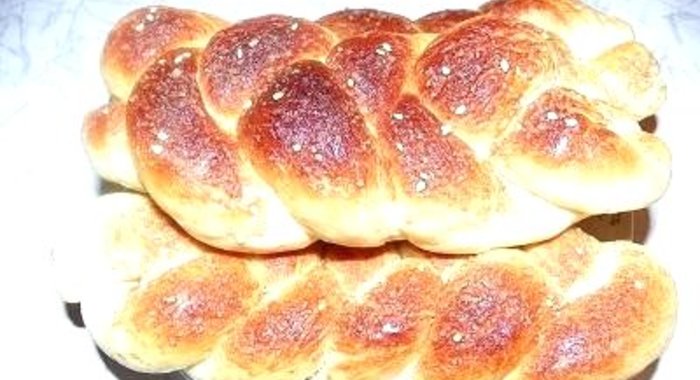 Плетенки с корицей и кунжутом