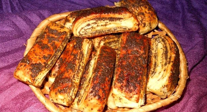 Медовые слойки с маком