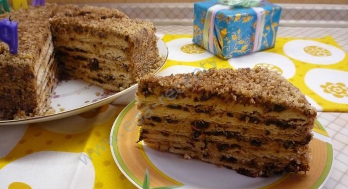 Торт с грецкими орехами и черносливом