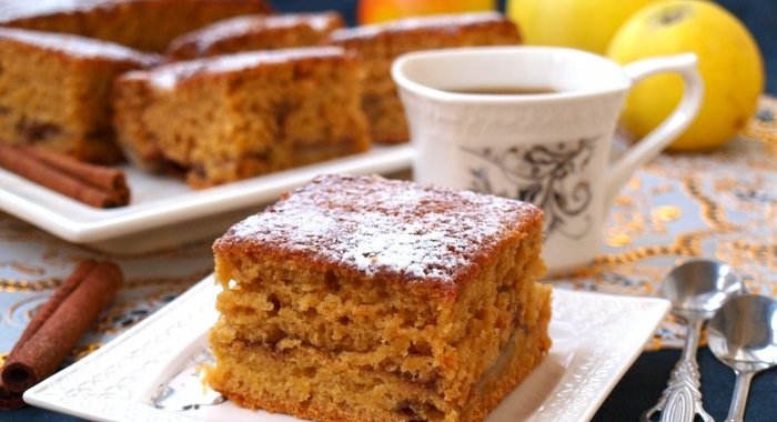 Коричный пирог с яблочной прослойкой