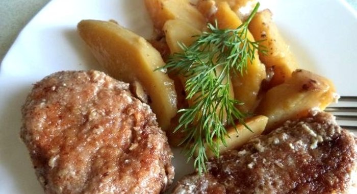 Котлеты под сметанным соусом