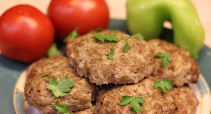 Сочные котлеты в духовке