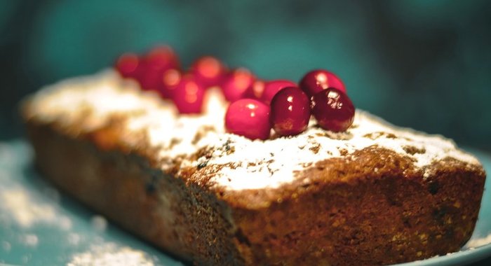 Шоколадный кекс с клюквой