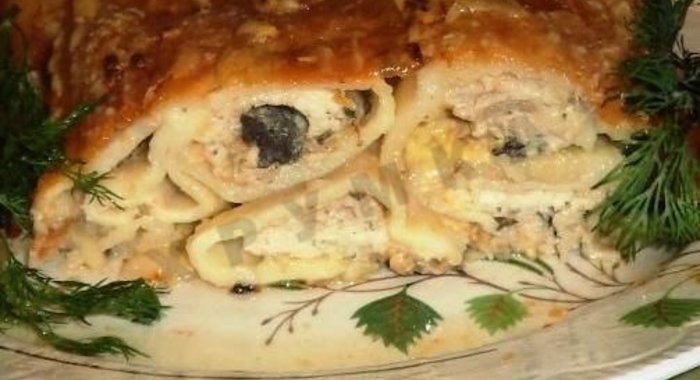 Курица фаршированная блинами