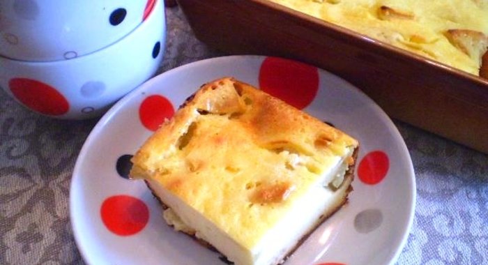 Творожная запеканка с кусочками яблок