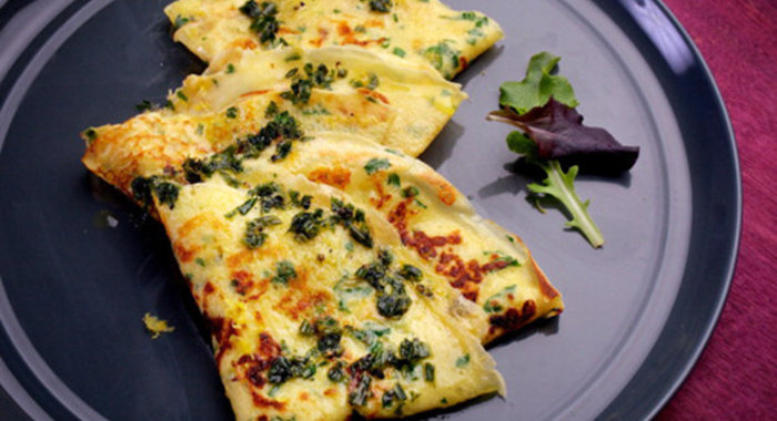 Блины из гречневой муки со шпинатом и лососем